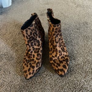Cheetah Print shoes size 7.5 lightly worn